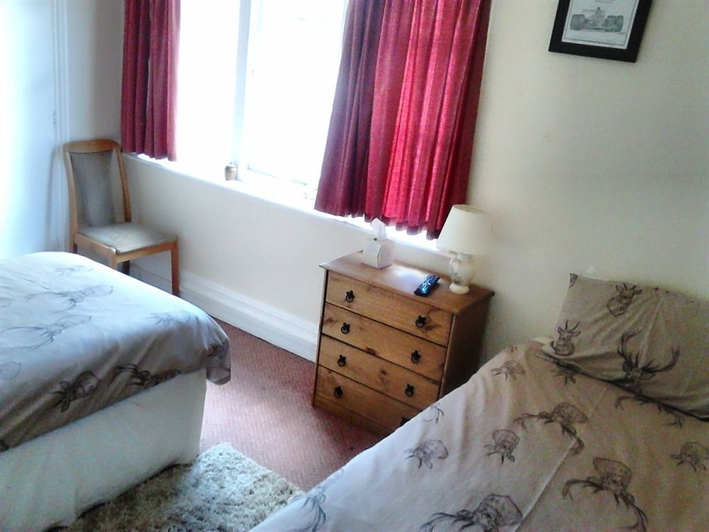 Отель The Rose & Crown Bulford Экстерьер фото