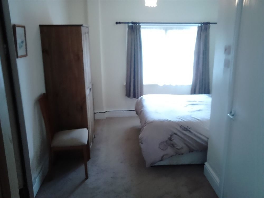 Отель The Rose & Crown Bulford Экстерьер фото