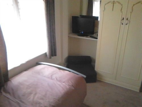 Отель The Rose & Crown Bulford Экстерьер фото
